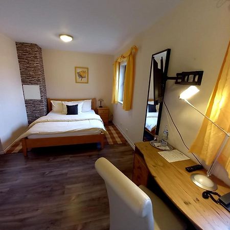 Hotel Lindenhof Rodermark Bagian luar foto