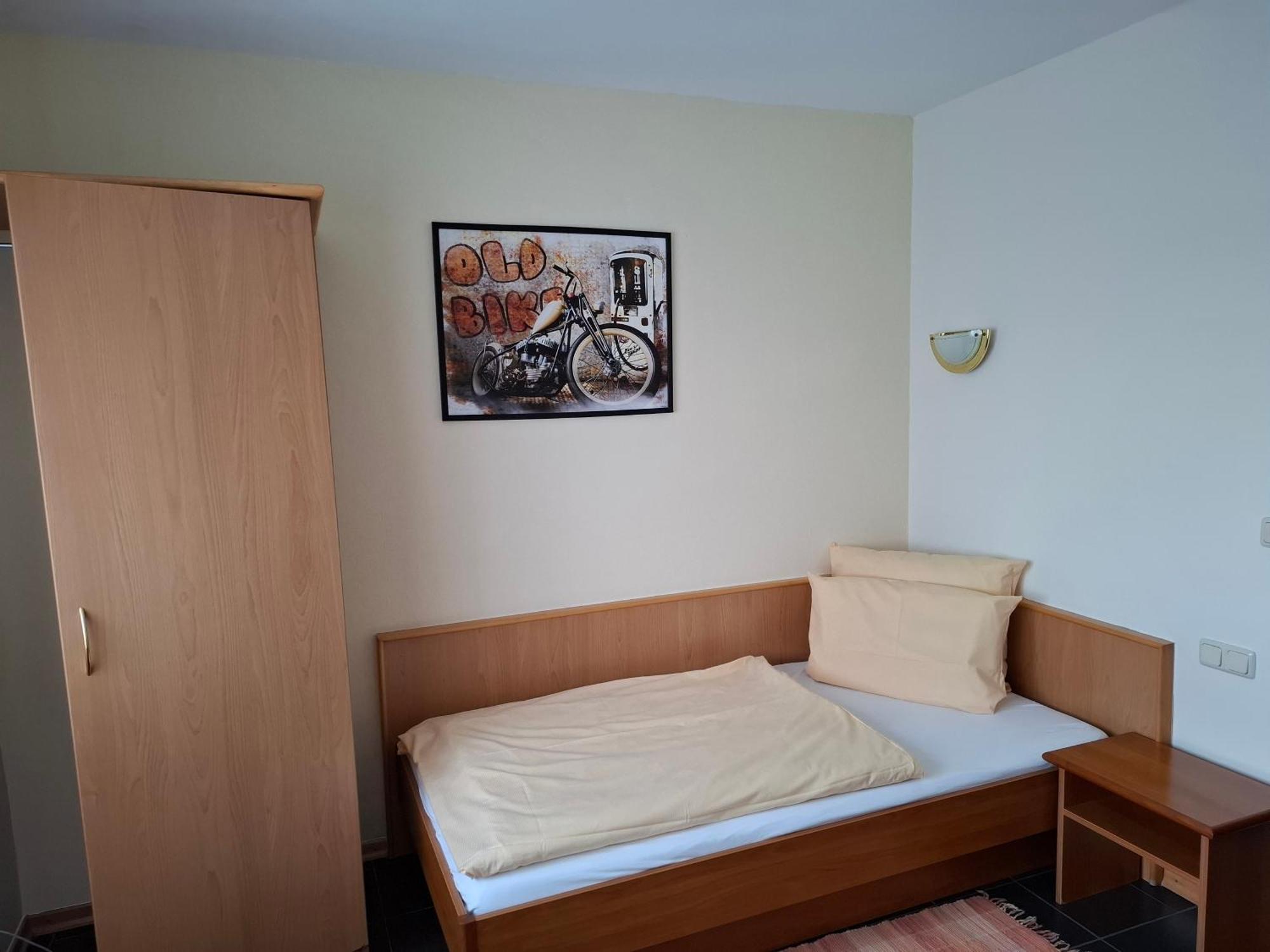 Hotel Lindenhof Rodermark Bagian luar foto